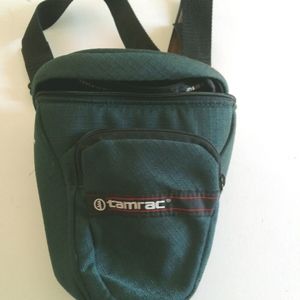 TAMRAC CAMERA BAG  W/Carrying Strap Dark Green